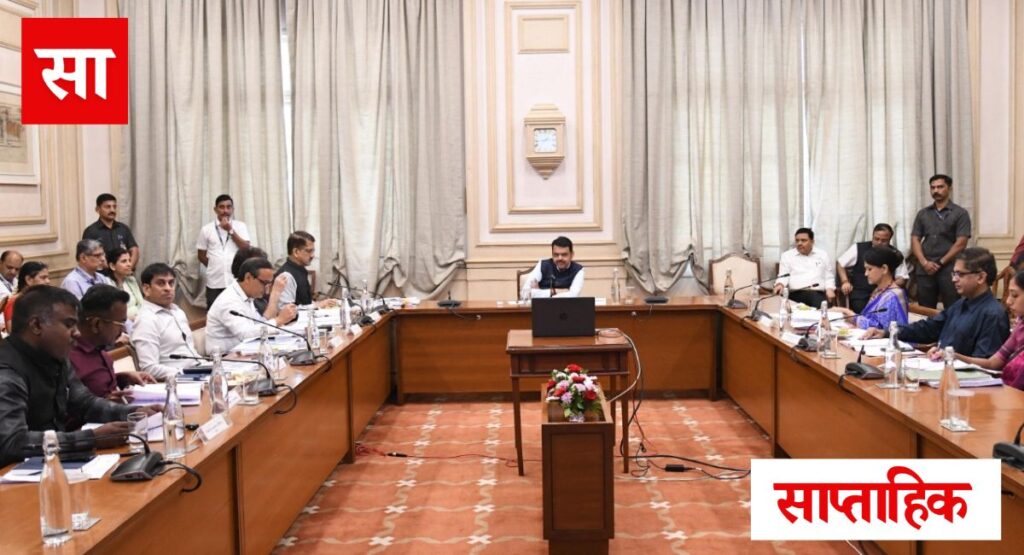 राज्यातील हवाई दळणवळणासाठी मुख्यमंत्री देवेंद्र फडणवीस यांनी विमानतळ प्रकल्पांना गती देण्याचे निर्देश दिले. विस्तारीकरण व सुविधांवर भर दिला जाईल.