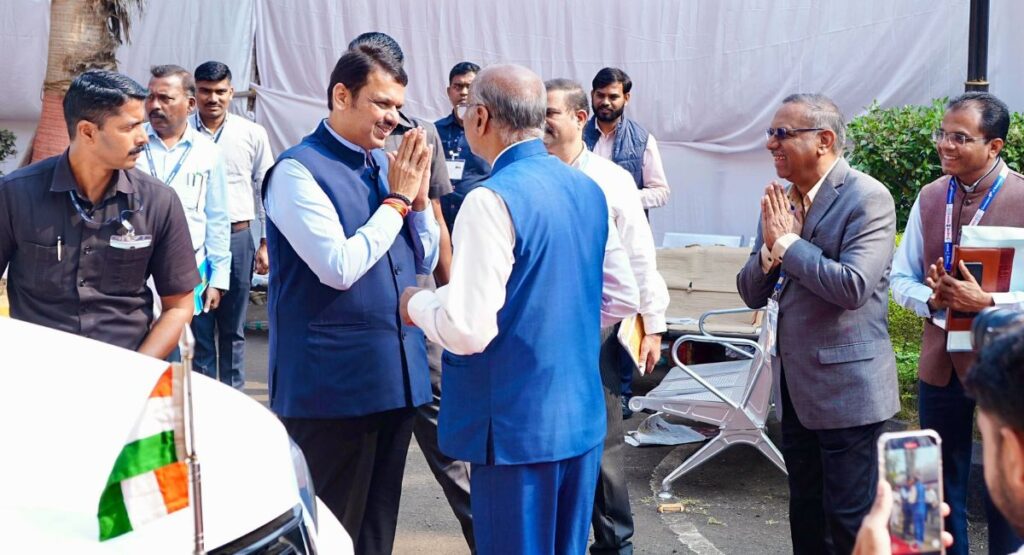 कल्याण येथील सोसायटीतील मराठी कुटुंबावर झालेल्या हल्ल्यांवर राज्य शासनाने तातडीने कारवाई केली आहे. दोषींवर गुन्हा नोंदवून त्यांच्यावर कठोर कारवाई सुरू करण्यात आली आहे.