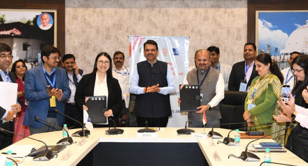 नागपूर मेट्रो टप्पा-२ साठी महामेट्रो आणि आशियाई विकास बँकेत सामंजस्य करार. नागपूर शहराला १५२७ कोटी रुपयांचे अर्थसहाय्य मिळणार.