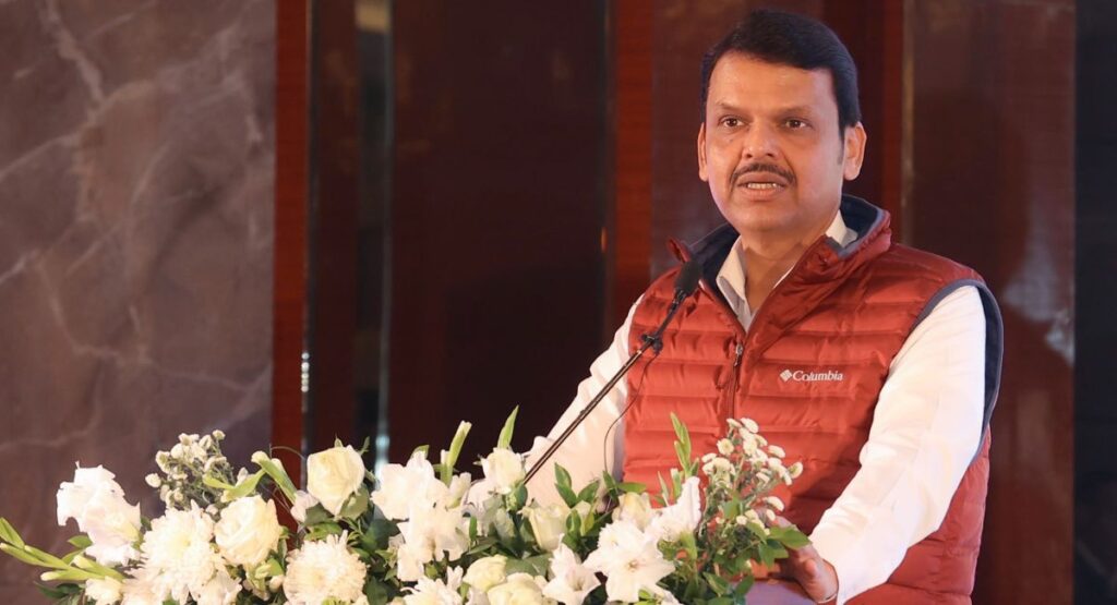 मुख्यमंत्री देवेंद्र फडणवीस यांनी महाराष्ट्राच्या विकासाचा रोडमॅप सांगितला. शेतकरी, युवक आणि महिलांसाठी नवीन योजनांची घोषणा. महाराष्ट्र आता थांबणार नाही!