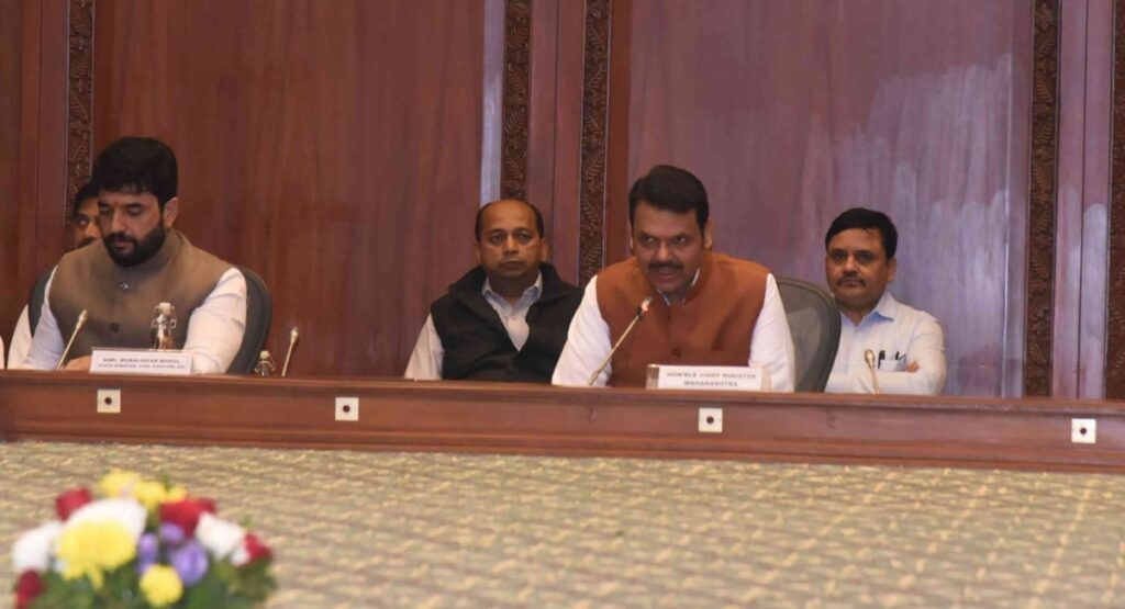 नवी मुंबई, नागपूर, शिर्डी विमानतळांची कामे गतीने पूर्ण करण्याचे मुख्यमंत्री देवेंद्र फडणवीस यांचे निर्देश. विमान वाहतूक क्षेत्रातील विकास प्रकल्पांचा आढावा.